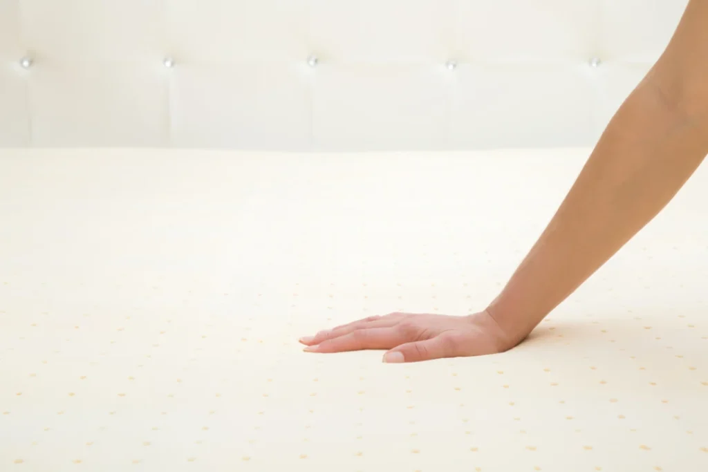 Tout savoir sur la densité de mousse : confort, durabilité, usage
